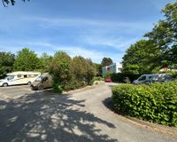 Gemeinschaftsparkplatz neben dem Haus (ohne feste Zuteilung)