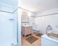 Badezimmer im Untergeschoss