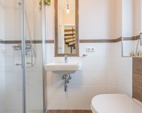 Gäste-WC mit Dusche
