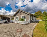 Carport und zwei Stellplätze