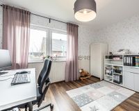 Arbeits- oder Kinderzimmer