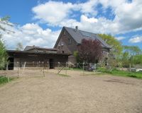 Haus und Offenstall mit Paddock in Sasel