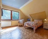 Großes Schlafzimmer